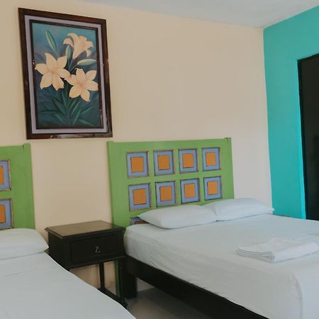 Hostal Tunich Naj & Hotel Valladolid  Exteriör bild