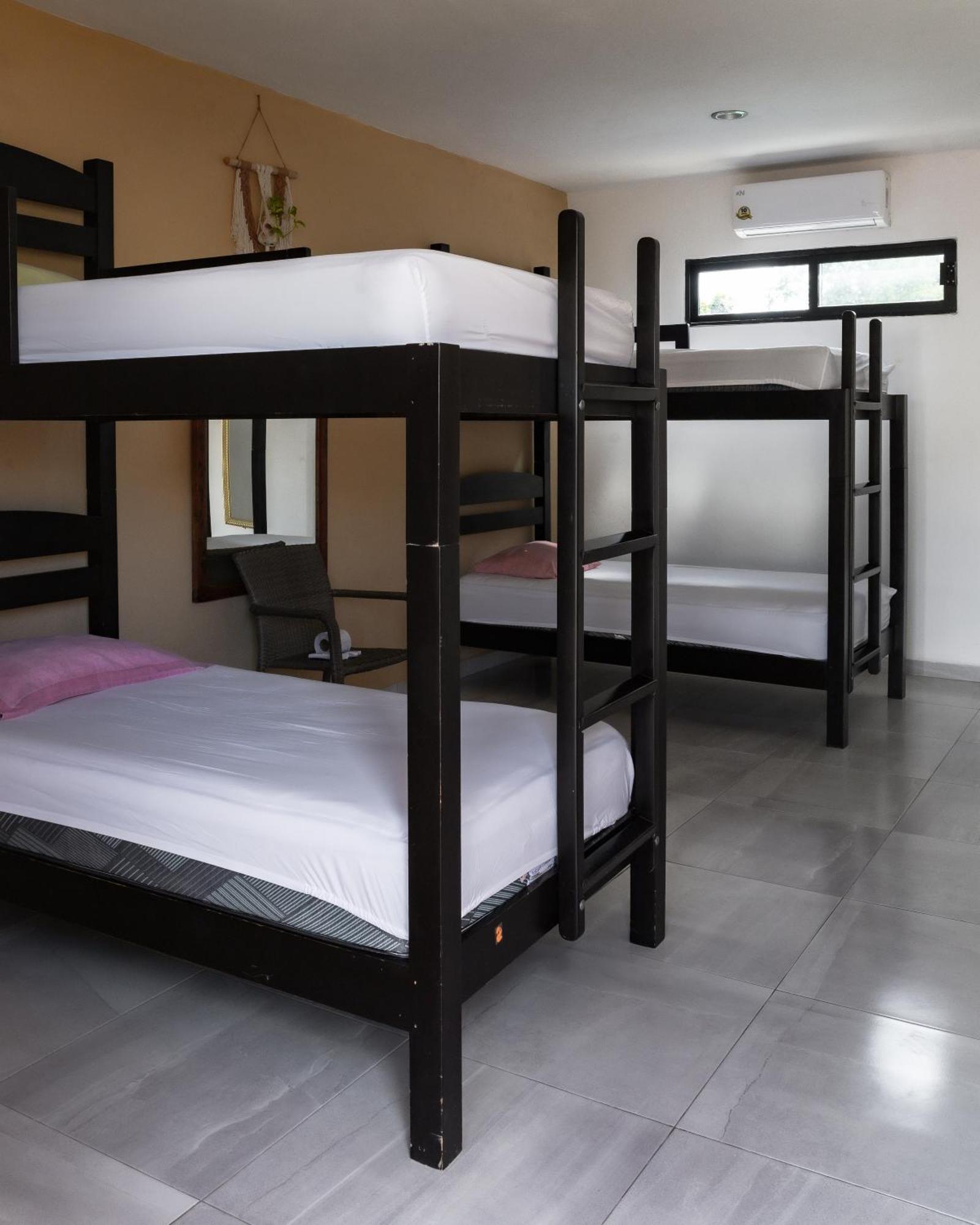 Hostal Tunich Naj & Hotel Valladolid  Exteriör bild