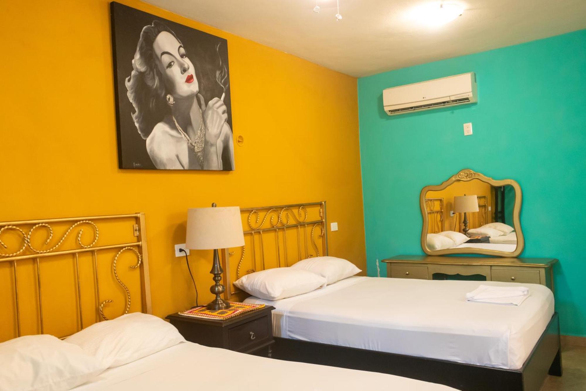 Hostal Tunich Naj & Hotel Valladolid  Exteriör bild