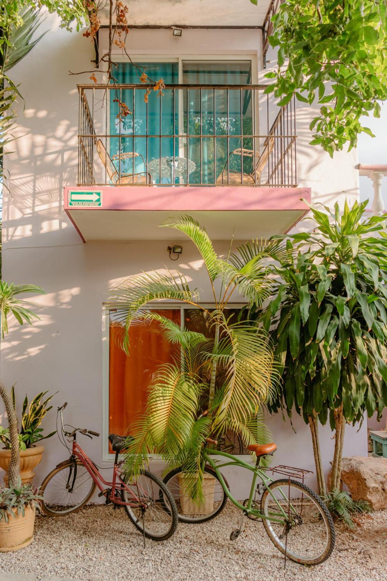 Hostal Tunich Naj & Hotel Valladolid  Exteriör bild