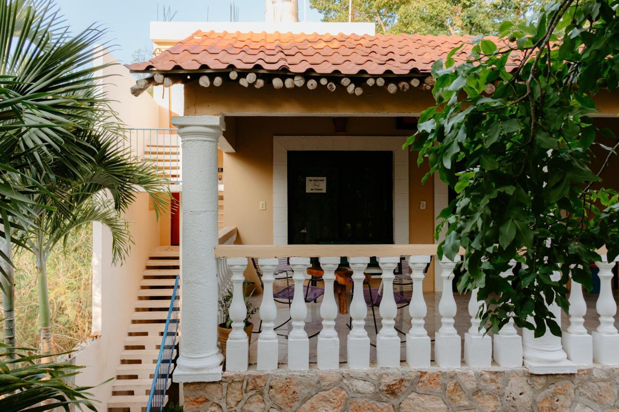 Hostal Tunich Naj & Hotel Valladolid  Exteriör bild