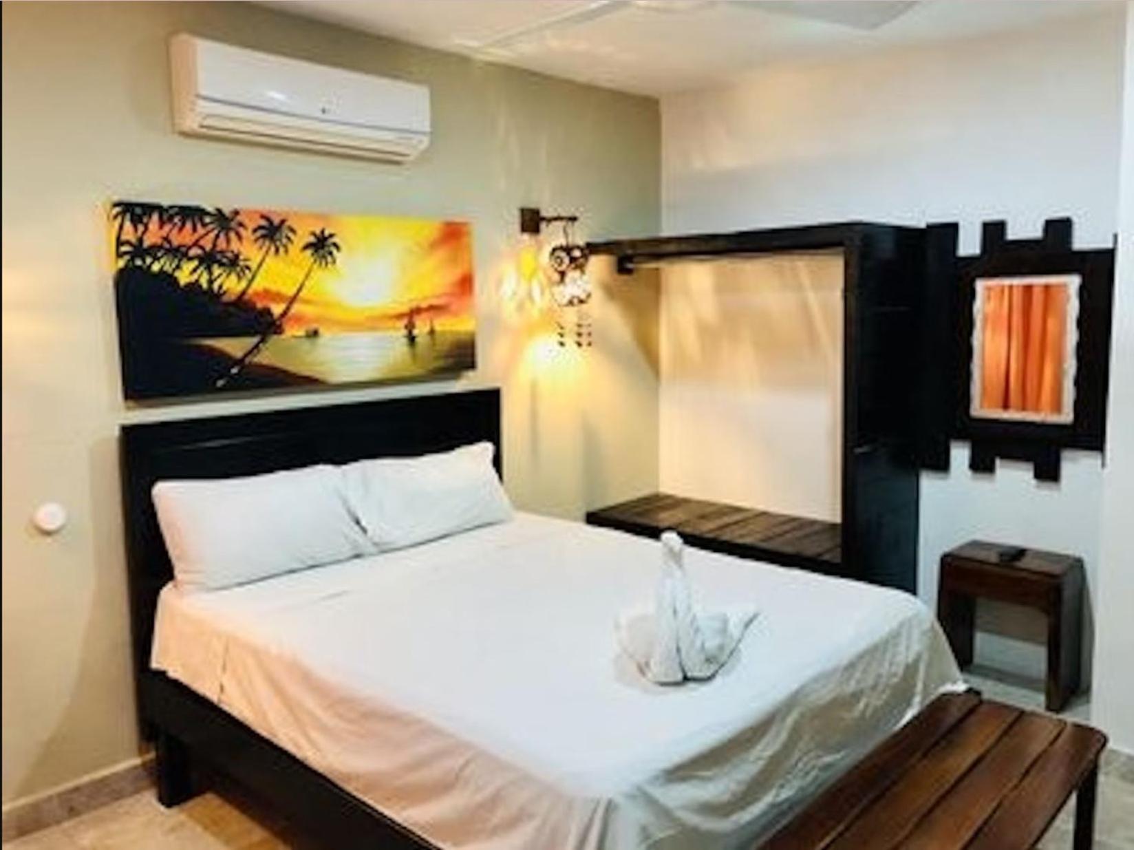 Hostal Tunich Naj & Hotel Valladolid  Exteriör bild