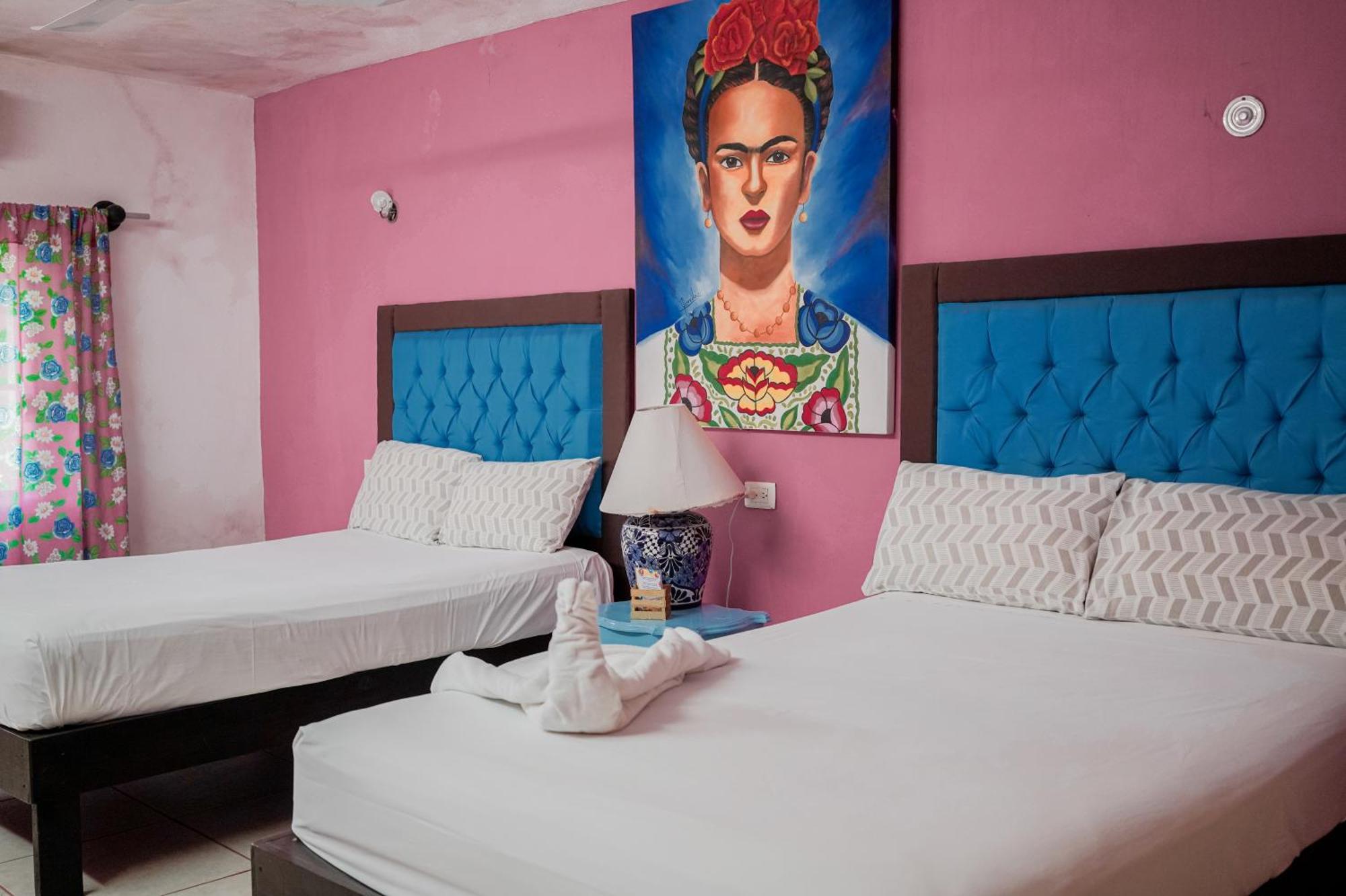 Hostal Tunich Naj & Hotel Valladolid  Rum bild