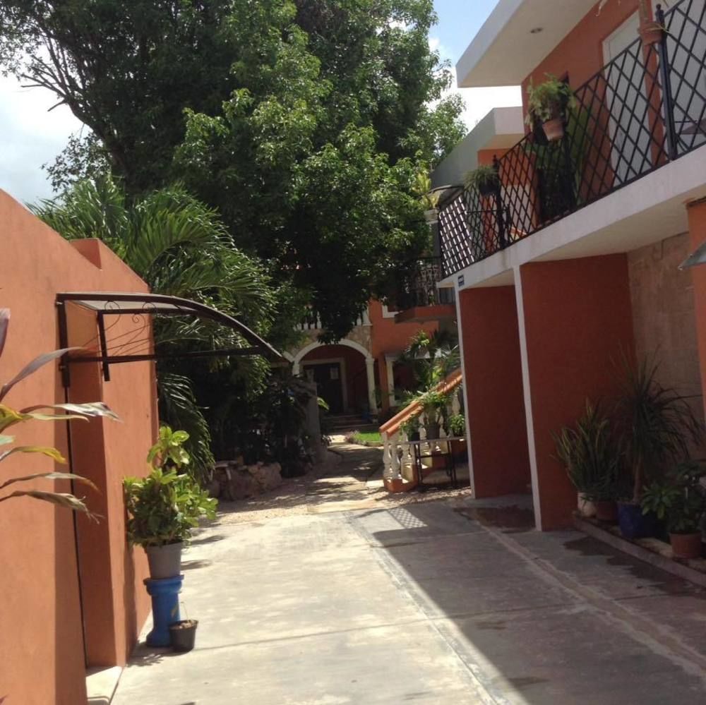 Hostal Tunich Naj & Hotel Valladolid  Exteriör bild
